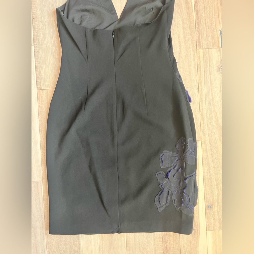 Halston Heritage cocktail black dress with blue/purple flower size 6 - Picture 5 of 16